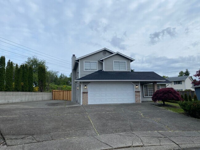 1438 SW 352nd Ct in Federal Way, WA - Building Photo - Building Photo