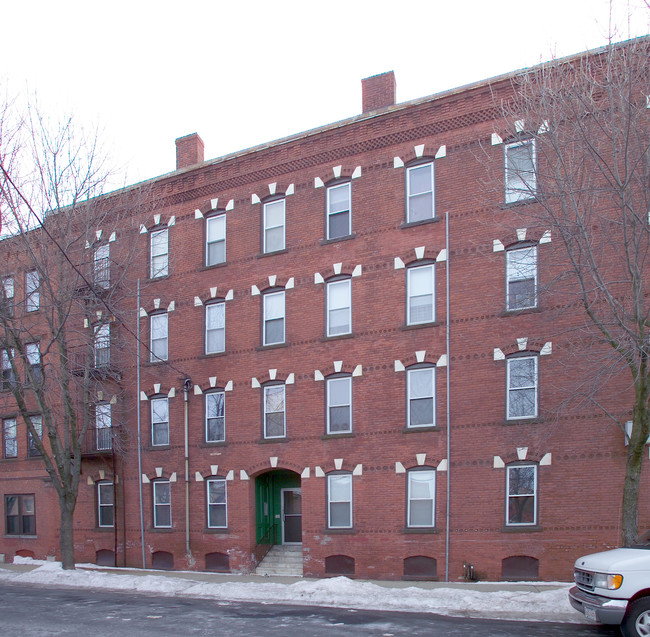 580 S Summer St in Holyoke, MA - Building Photo - Building Photo