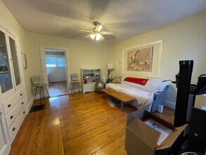 21 College Ave, Unit 1 in Medford, MA - Building Photo - Building Photo