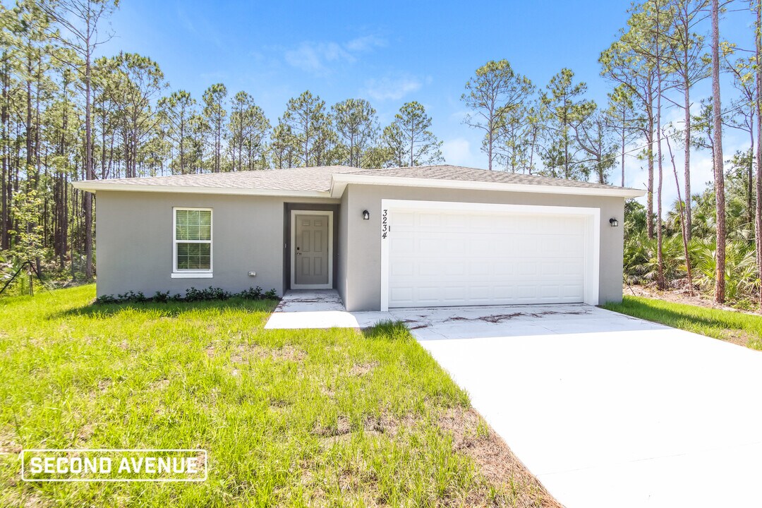 3234 Hainsworth Ave SE in Palm Bay, FL - Foto de edificio
