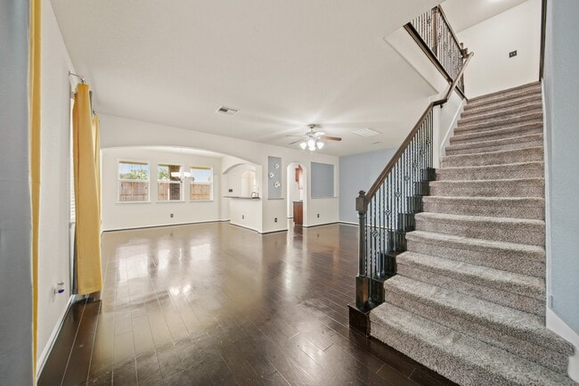 property at 4027 Waterford Ln