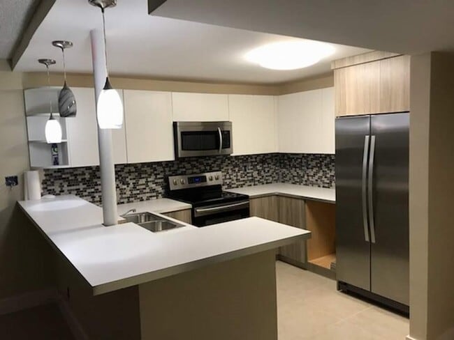 6751 N University Dr, Unit 116 in Tamarac, FL - Foto de edificio - Building Photo