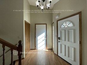 1609 Lakewood Dr N in Maplewood, MN - Building Photo - Building Photo