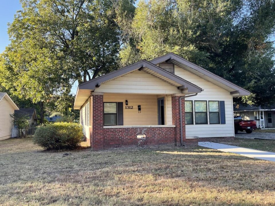 1312 Stanley Ave SW in Ardmore, OK - Building Photo