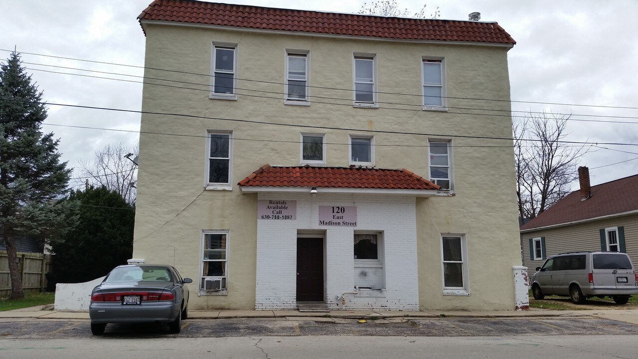 Madison Street Apartments in Belvidere, IL - Building Photo