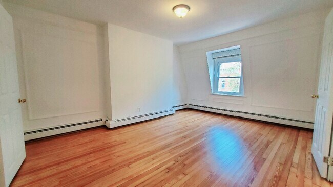63 Prospect St, Unit 3 in Jersey City, NJ - Foto de edificio - Building Photo