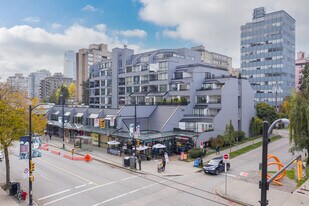 Robson Gardens in Vancouver, BC - Building Photo
