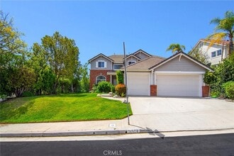 24574 Overland Dr, Unit Lower Floor Standard Bedroom in Los Angeles, CA - Foto de edificio - Building Photo