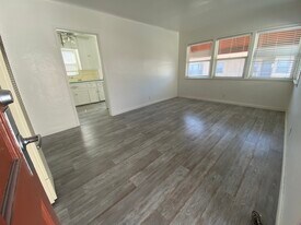 152 Ximeno Ave, Unit C in Long Beach, CA - Building Photo