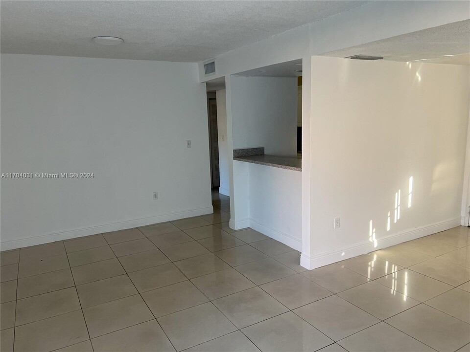 399 NW 72nd Ave in Miami, FL - Building Photo