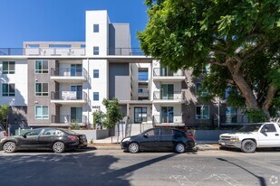 14825 Delano St in Los Angeles, CA - Building Photo