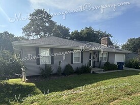 605 Short St in Knob Noster, MO - Building Photo