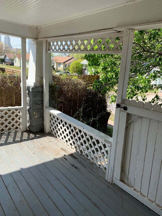 1410 E 10th St, Unit Duplex in Tulsa, OK - Foto de edificio - Building Photo