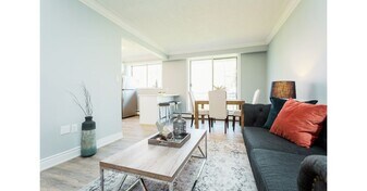 75 Carling Street in Hamilton, ON - Building Photo