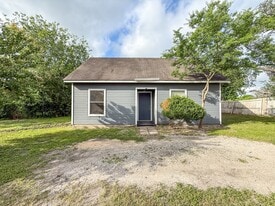 272 Schmucks Rd in New Braunfels, TX - Building Photo