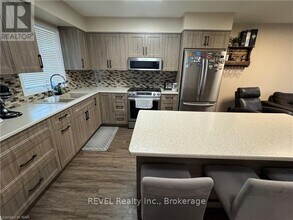 8141-8141 Coventry Rd in Niagara Falls, ON - Building Photo - Building Photo