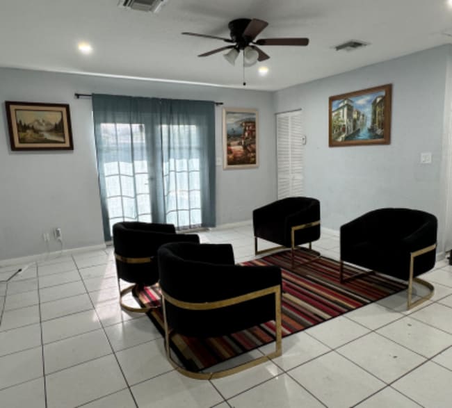 548 NW 2nd Way in Deerfield Beach, FL - Foto de edificio - Building Photo