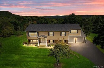 13 Regina Dr in Woodbury, NY - Foto de edificio - Building Photo