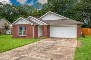 3140 Border Creek Dr in Crestview, FL - Building Photo
