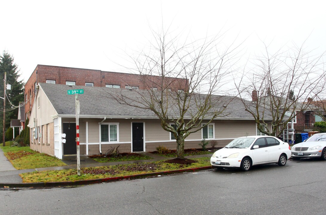 806 S 39th St in Tacoma, WA - Building Photo