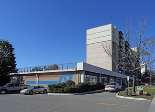 Tower One in Hamilton, ON - Building Photo - Building Photo