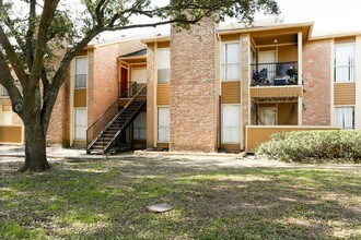 Villa Adora Apartments in Houston, TX - Foto de edificio - Building Photo