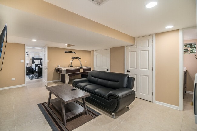 16 W Edward St, Unit SI ID1285026P in Lombard, IL - Building Photo - Building Photo