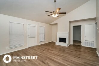 1334 Cedar Ridge Dr in Lewisville, TX - Foto de edificio - Building Photo