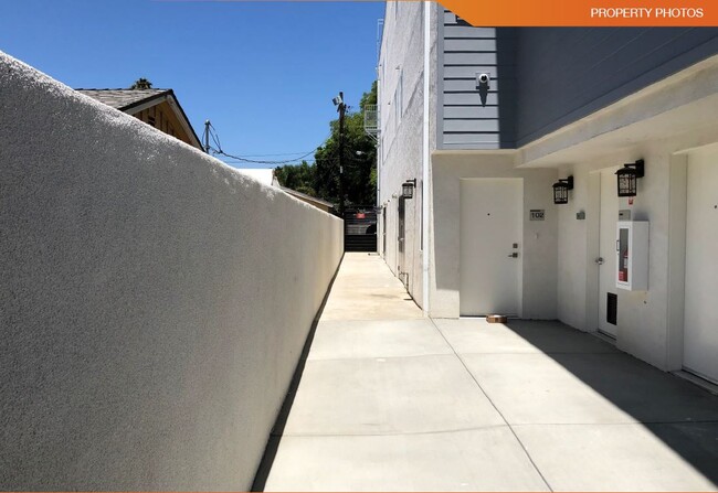 14019 Vanowen St in Van Nuys, CA - Building Photo - Building Photo