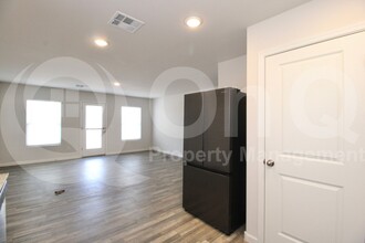 14147 S Vera Cruz Rd in Arizona City, AZ - Building Photo - Building Photo