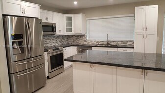 1020 NW 88th Ave in Plantation, FL - Building Photo