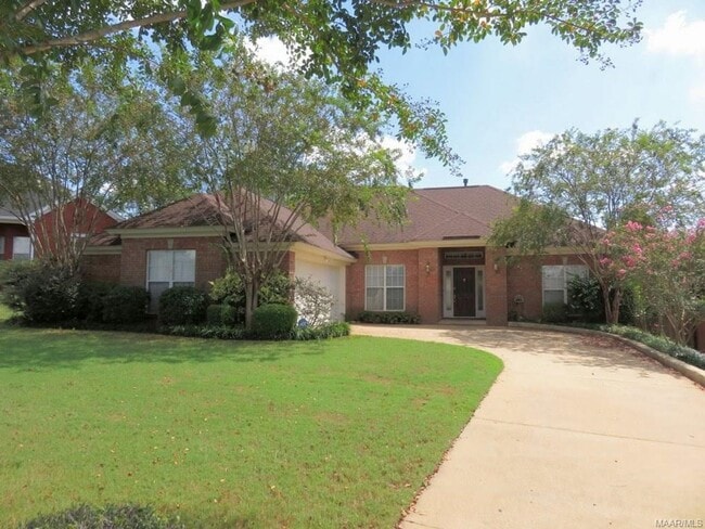 property at 1924 Dundee Dr