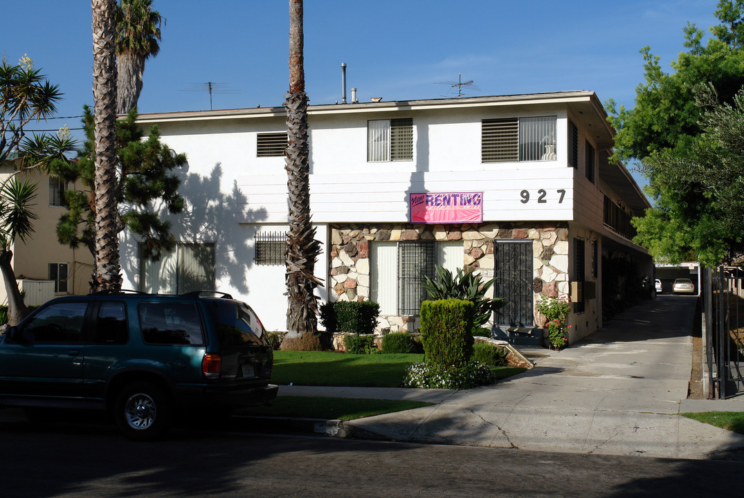 927 N Cedar St in Inglewood, CA - Building Photo