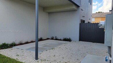 135 SW 114th Ave in Miami, FL - Building Photo - Building Photo