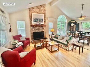 37 Bonac Woods Ln in East Hampton, NY - Foto de edificio - Building Photo