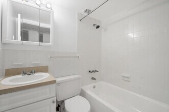 210-220 E 22nd St in New York, NY - Building Photo - Building Photo