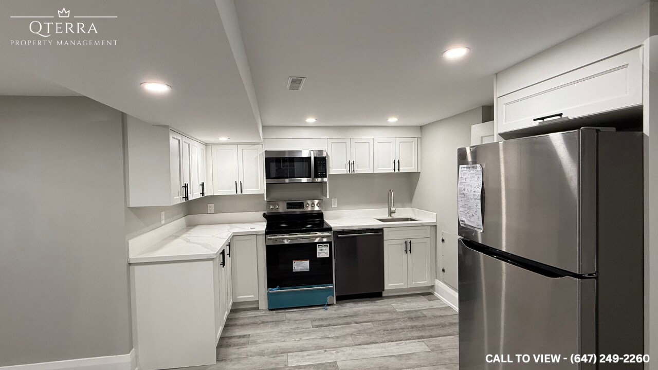 2-74 Bow River Cres in Mississauga, ON - Building Photo
