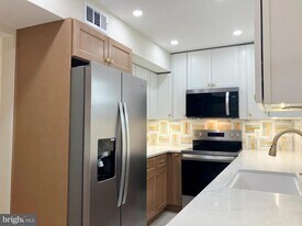 428 Hampton Ct in Falls Church, VA - Building Photo