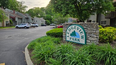 604 Ledgeview Park Dr in Louisville, KY - Building Photo - Building Photo