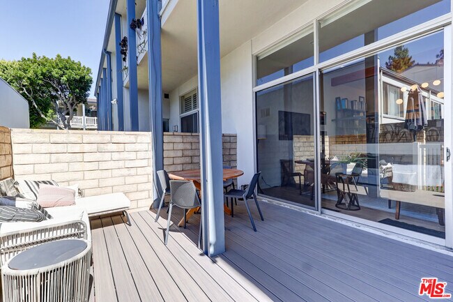 4413 W Sarah St in Burbank, CA - Building Photo - Building Photo