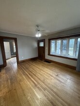 2417 E Ave NE in Cedar Rapids, IA - Building Photo - Building Photo