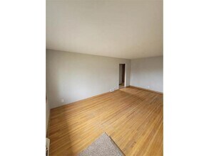 706 Robinwood Ln in Hopkins, MN - Building Photo - Building Photo