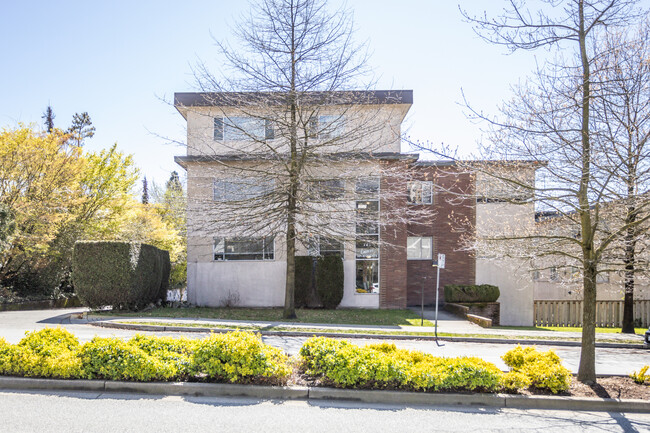 Laurier Apartments in North Vancouver, BC - Building Photo - Building Photo