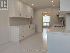 646 Village Pkwy in Markham, ON - Building Photo - Building Photo