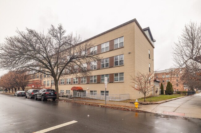 The Eleanor Apartments in Bridgeport, CT - Building Photo - Building Photo