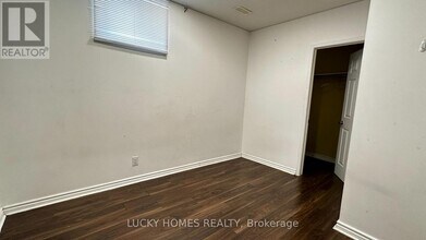 338 Van Kirk Dr in Brampton, ON - Building Photo - Building Photo