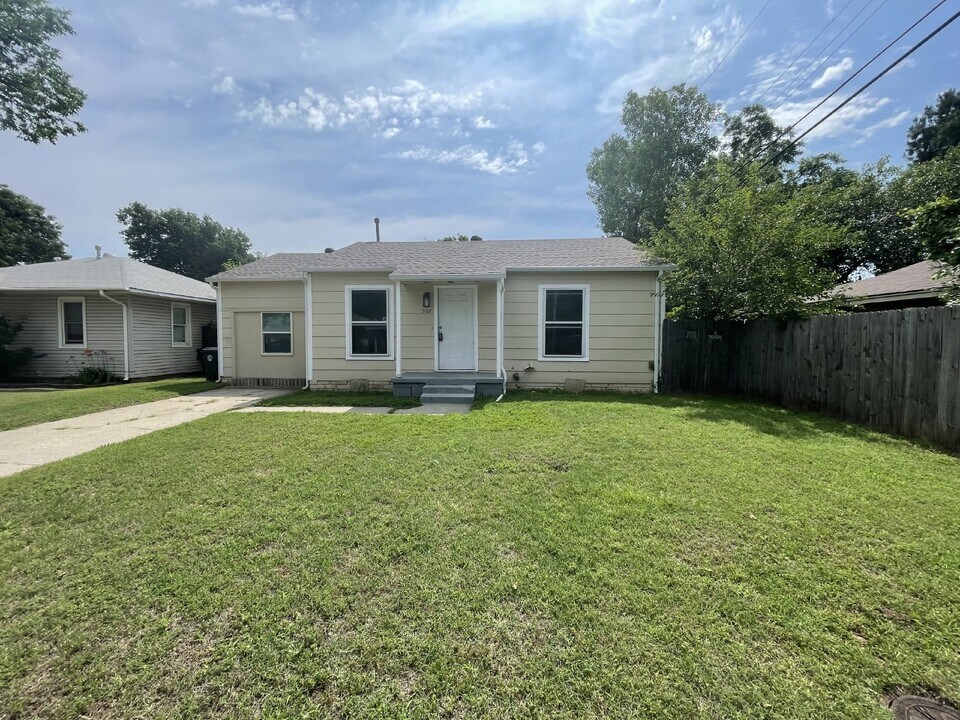 5102 N Beaver Ave in Bethany, OK - Building Photo
