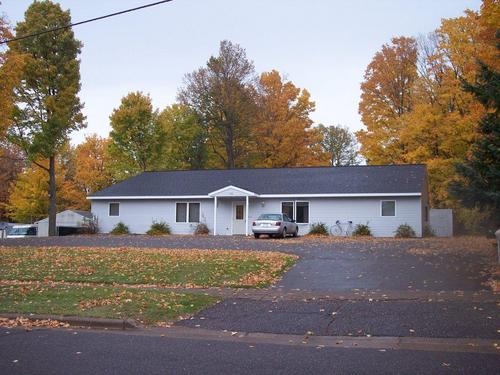 120 Sherry Ave in Park Falls, WI - Foto de edificio