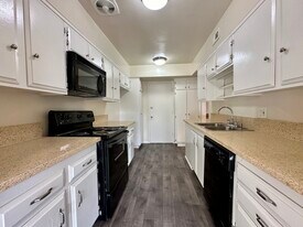 Terraces At the Oaks in Sherman Oaks, CA - Building Photo