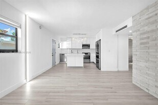 3265 Virginia St in Miami, FL - Building Photo